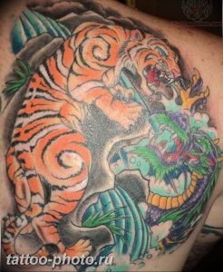 фото тату тигр и дракон 07.12.2018 №038 - tattoo tiger and dragon - tattoo-photo.ru
